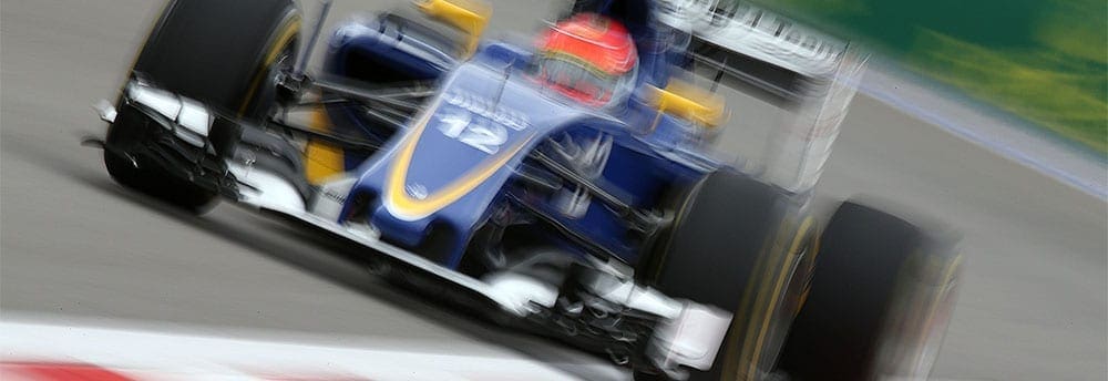 Próximo da zona de pontuação, Felipe Nasr comemora sua posição de largada