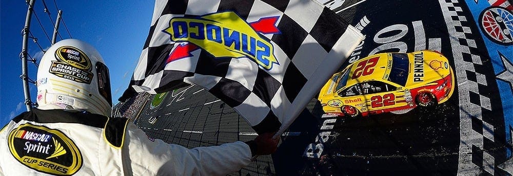 Joey Logano vence em Charlotte e passa para a próxima fase do Chase