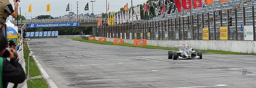 F-3 Brasil: Sábado perfeito para Pedro Piquet; nem tanto para Samaia