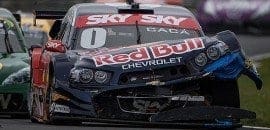 Curitiba tem duas largadas acidentadas na Stock Car
