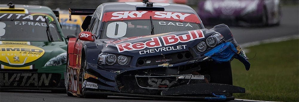 Curitiba tem duas largadas acidentadas na Stock Car