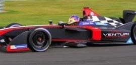 Jacques Villeneuve lamenta sua saída prematura da Fórmula E