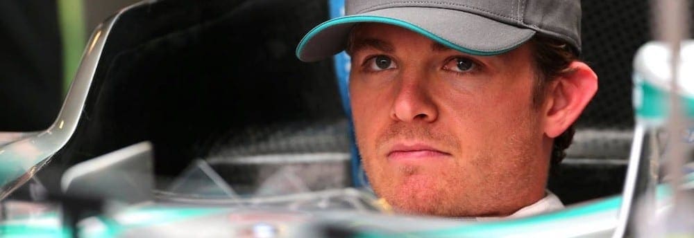 Com a pista molhada, Nico Rosberg lidera primeiro treino em Austin