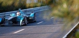 Nelsinho Piquet sofre com o equipamento na abertura da temporada em Pequim