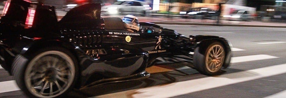 Réplica de F1 cortou a Av. Paulista para promover o consumo responsável