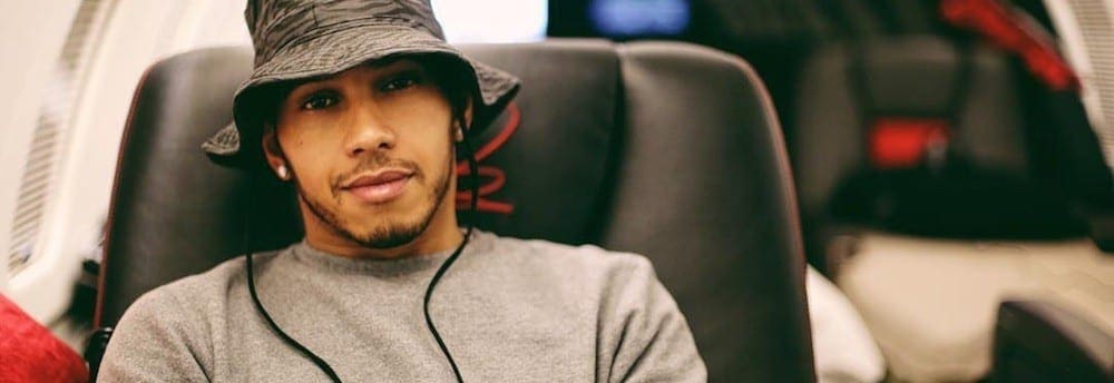 Lewis Hamilton revela que acidente de trânsito atrasou sua vinda ao Brasil