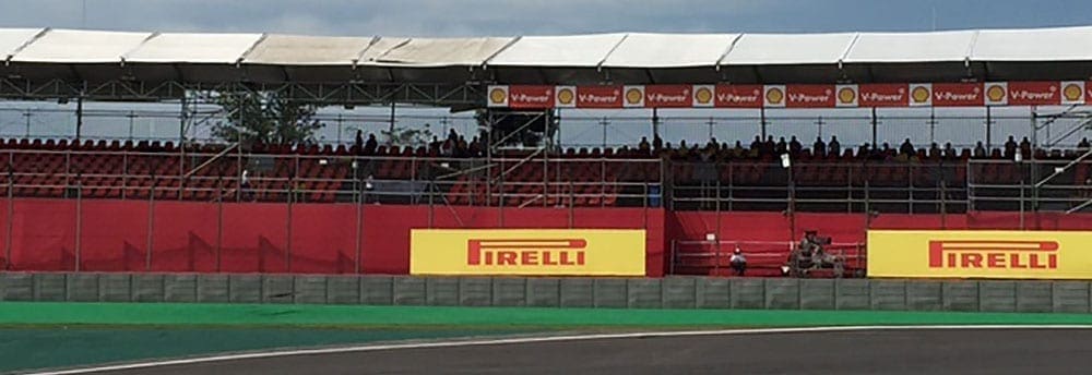 Arquibancada do setor D é arrumada após chuva