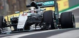 Lewis Hamilton lidera último treino livre no Brasil