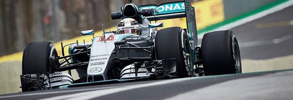 Lewis Hamilton lidera último treino livre no Brasil