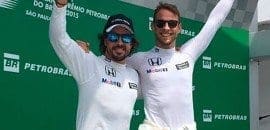 McLaren é eliminada no Q1 e sobe no pódio para brincar com a torcida