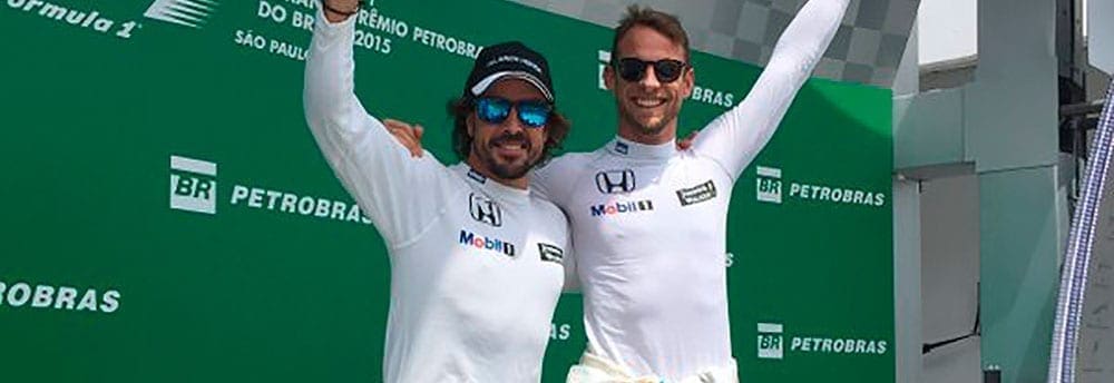 McLaren é eliminada no Q1 e sobe no pódio para brincar com a torcida