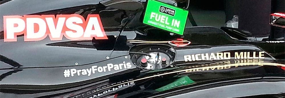 FOTO: Lotus corre em Interlagos com #PrayForParis