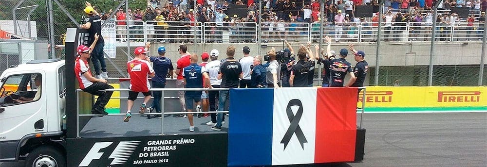 FOTOS: Pilotos desfilam por Interlagos homenageando as vítimas da França
