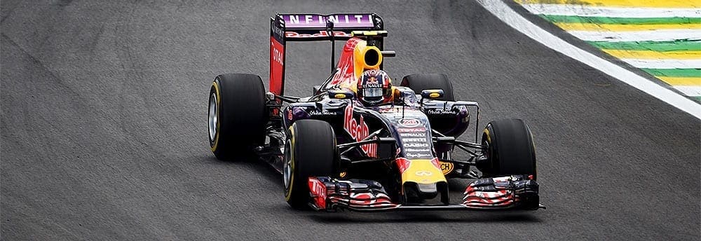 Daniil Kvyat lamenta ter perdido posição para Perez nos boxes