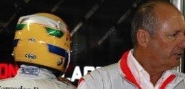 Ron Dennis reprova “novo” comportamento de Lewis Hamilton