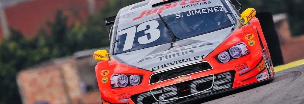 Sergio Jimenez começa na frente em Interlagos