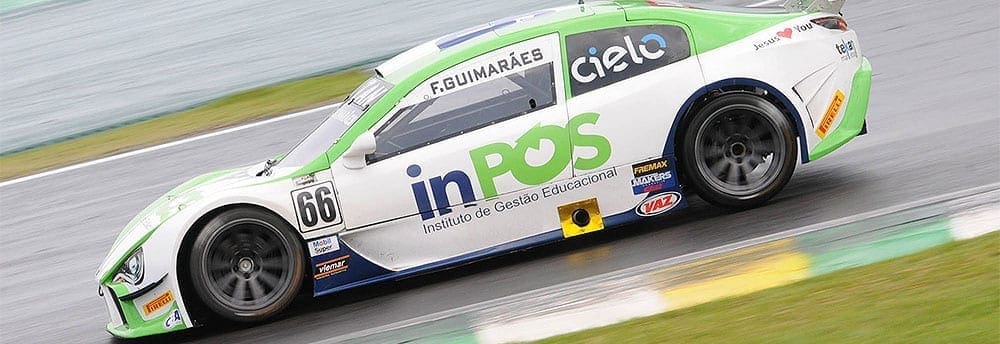 Alheio à briga pelo título, Guimarães marca a pole