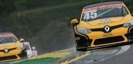 Carbone vence e lidera dobradinha da Renault