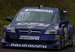 Juliano Moro com a cabeça divida