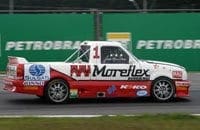 Campos deixa Basso para trás na última volta e vence em Curitiba