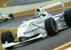 F-Renault: Bia fecha treinos livres em Brasília na frente