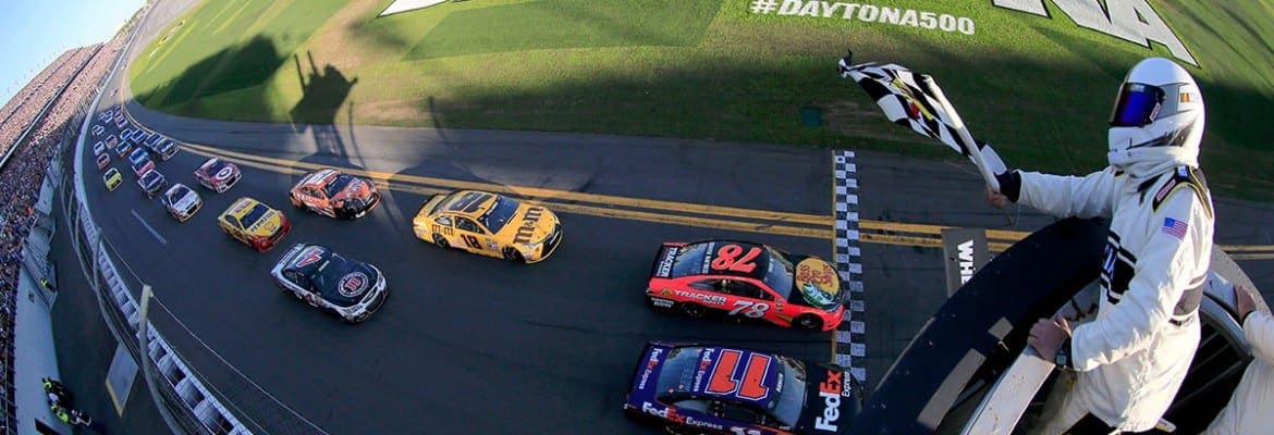 Hamlin vence em bandeirada mais apertada da história da Daytona 500