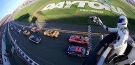 Hamlin vence em bandeirada mais apertada da história da Daytona 500