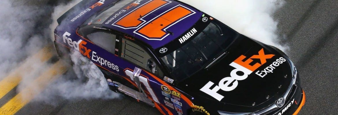 Denny Hamlin vence edição agitada da Sprint Unlimited em Daytona