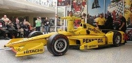 Helio Castroneves divulga pintura que usará em 2016