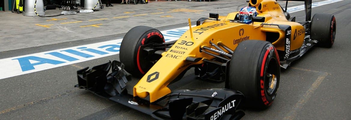 Revista cogita substituição de Palmer por Ocon na Renault