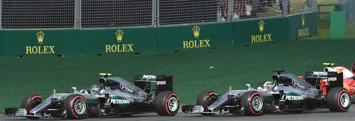 Rosberg pede desculpa por toque em Hamilton na largada