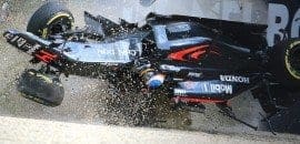 Alonso usa proteção no joelho após forte acidente em Melbourne