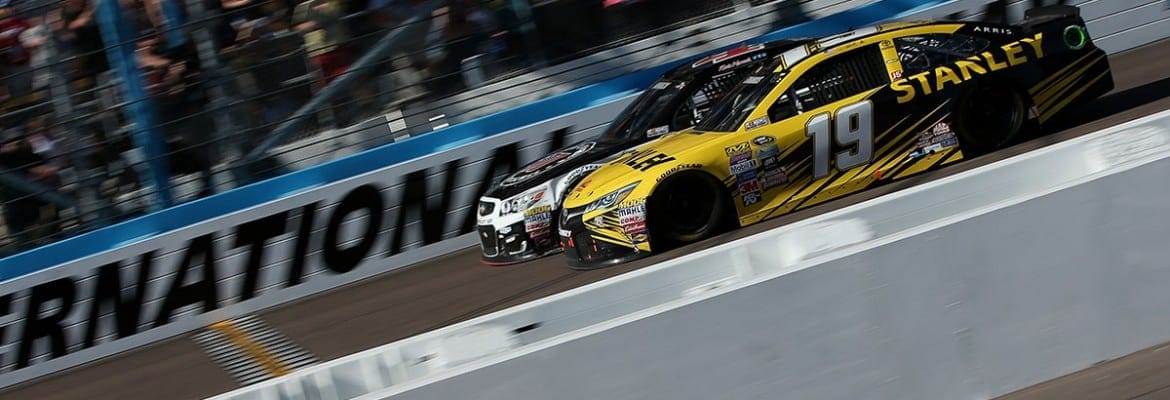 Harvick supera Edwards por 10 centímetros e vence em Phoenix