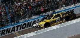 Harvick supera Edwards por 10 centímetros e vence em Phoenix