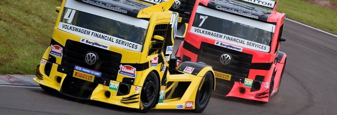 Felipe Giaffone faz a pole em Santa Cruz