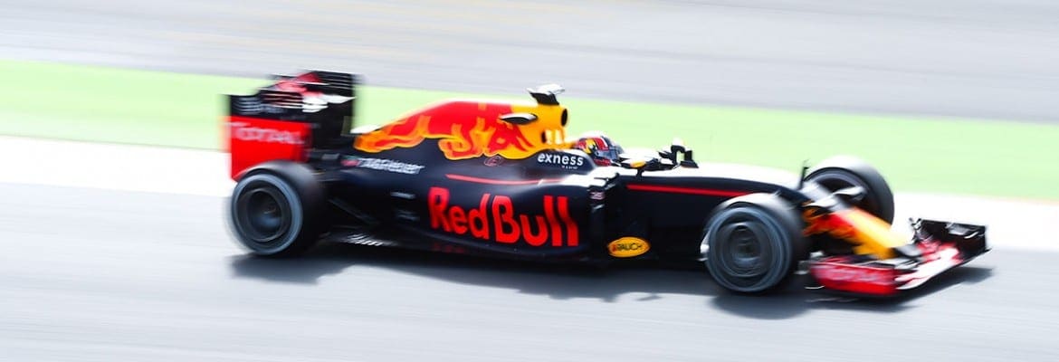 Aston Martin sela acordo com a Red Bull