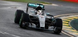 Com pista molhada, Hamilton lidera sexta-feira na Austrália