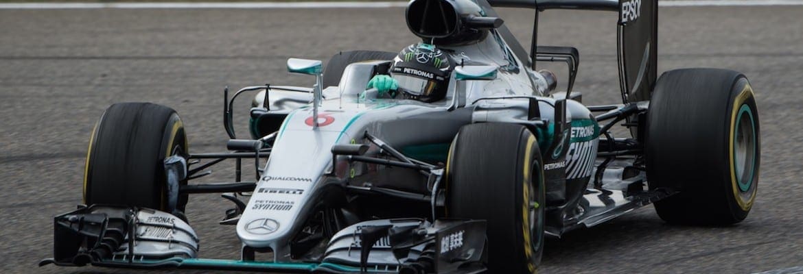 Rosberg não demonstra preocupação por andar atrás da Ferrari