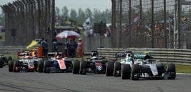Equipes da F1 cogitam intervenção no regulamento para melhorar ultrapassagens