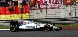 Massa comemora ter terminado à frente de Hamilton