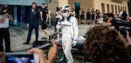 Hamilton comemora pole, mas não esconde preocupação com largada da Ferrari