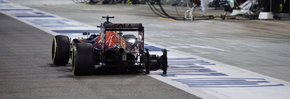 Sergio Perez pede desculpa por toque em Carlos Sainz Jr.