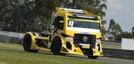 Felipe Giaffone na frente. Truck define pole no sábado