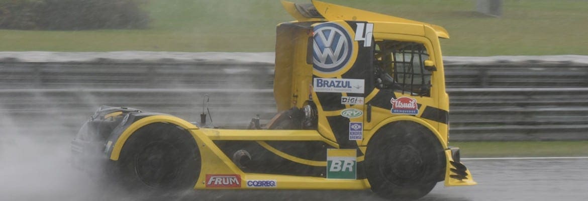 Felipe Giaffone larga na pole da F-Truck em Curitiba