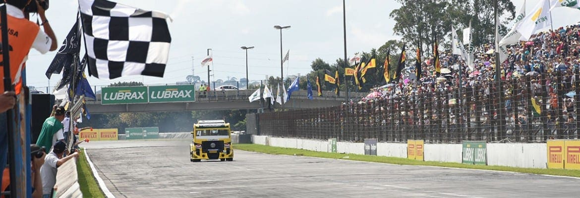 Felipe Giaffone ganha mais uma na Fórmula Truck