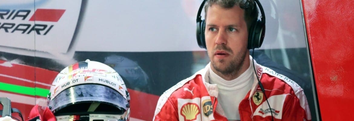 Com economia de palavras, Vettel lamenta toque de Kvyat na primeira volta