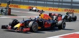 Ricciardo: Red Bull falou que Vettel havia causado o acidente na primeira volta