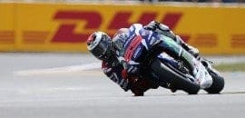 Jorge Lorenzo domina corrida atribulada na França