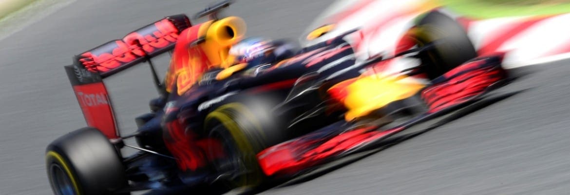 Em estreia promissora na Red Bull, Verstappen espera corrida competitiva