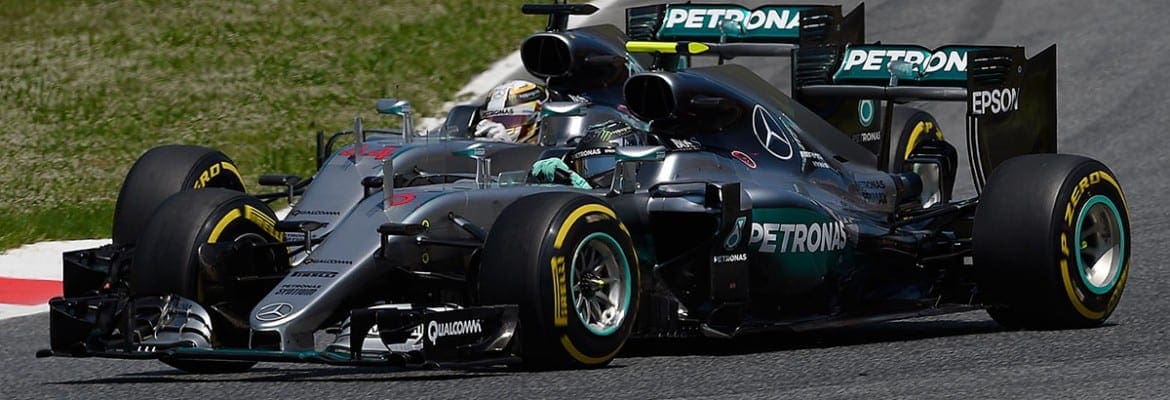 Pilotos da Mercedes não são punidos pelos comissários